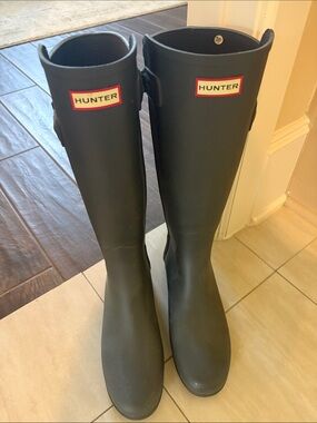Hunter matte navy Tall Rubber Rain Boots with Red Logo Accent